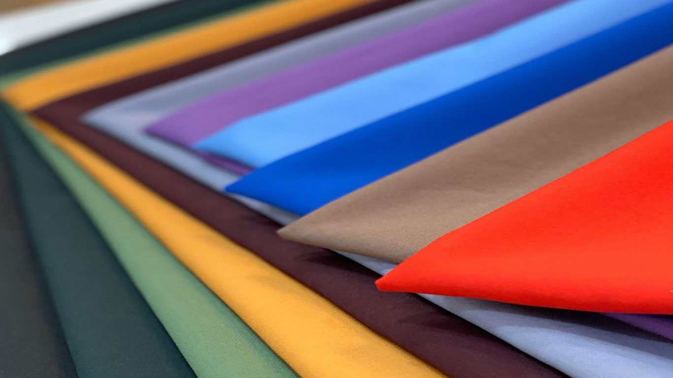 فرق پارچه نخی و پلاستیکی در چیست؟ بررسی ترکیب دو پارچه