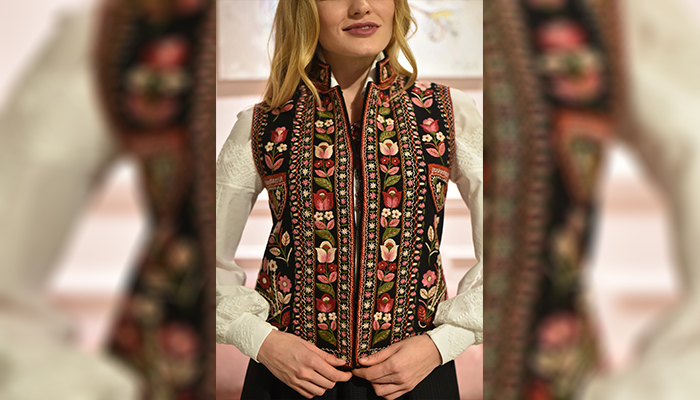 نکاتی برای نگهداری و شستشوی پارچه مخمل سوزن دوزی مجلسی